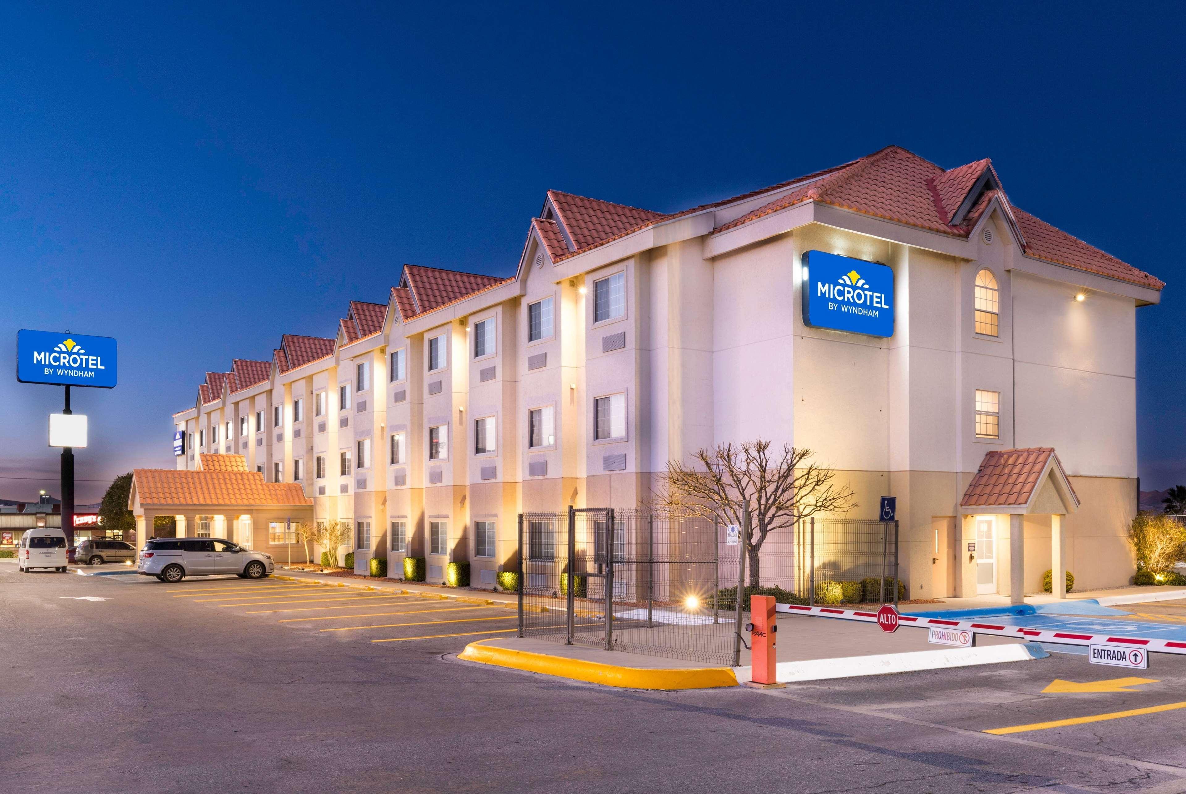 Microtel Inn & Suites By Wyndham Chihuahua Exterior photo
