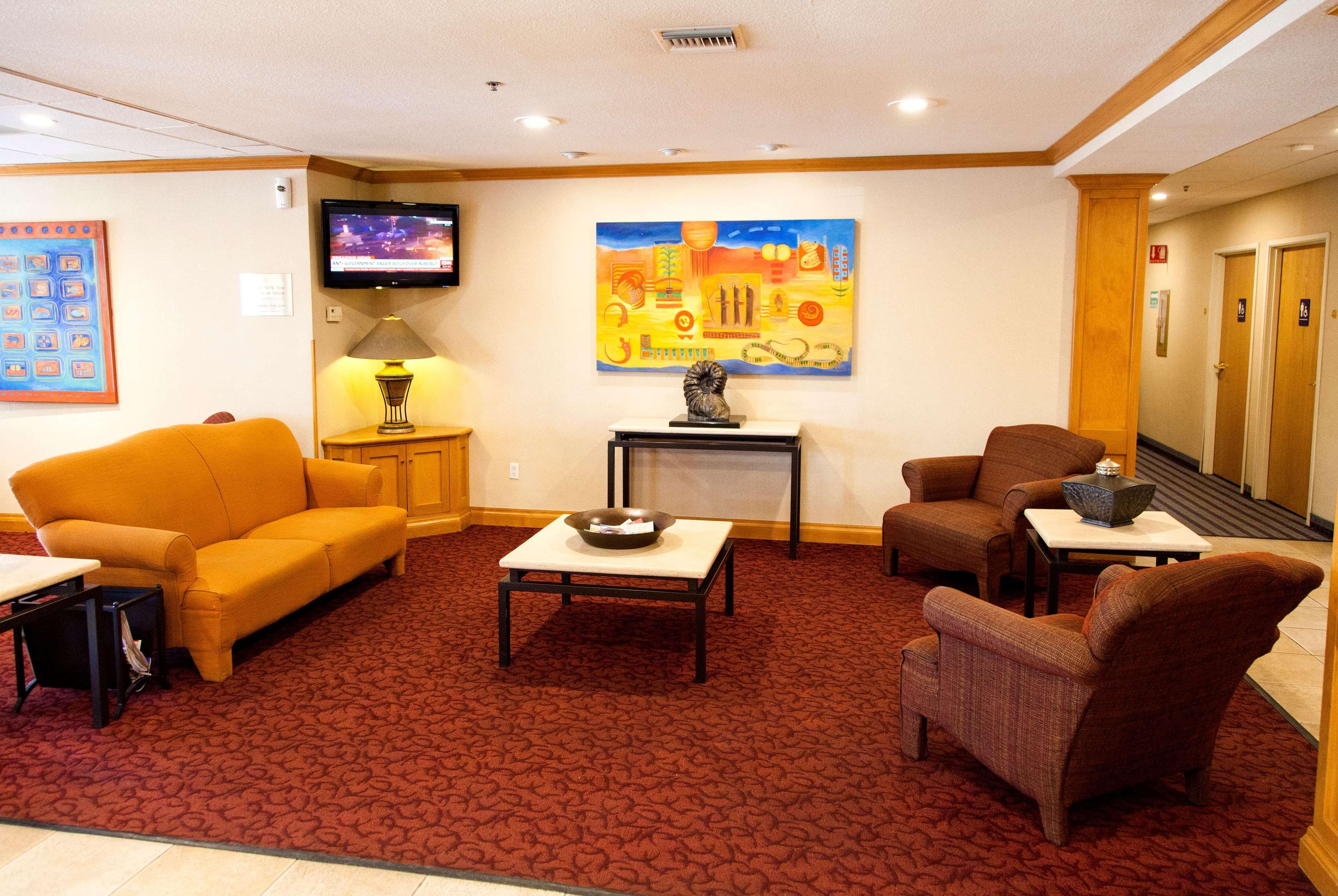 Microtel Inn & Suites By Wyndham Chihuahua Exterior photo