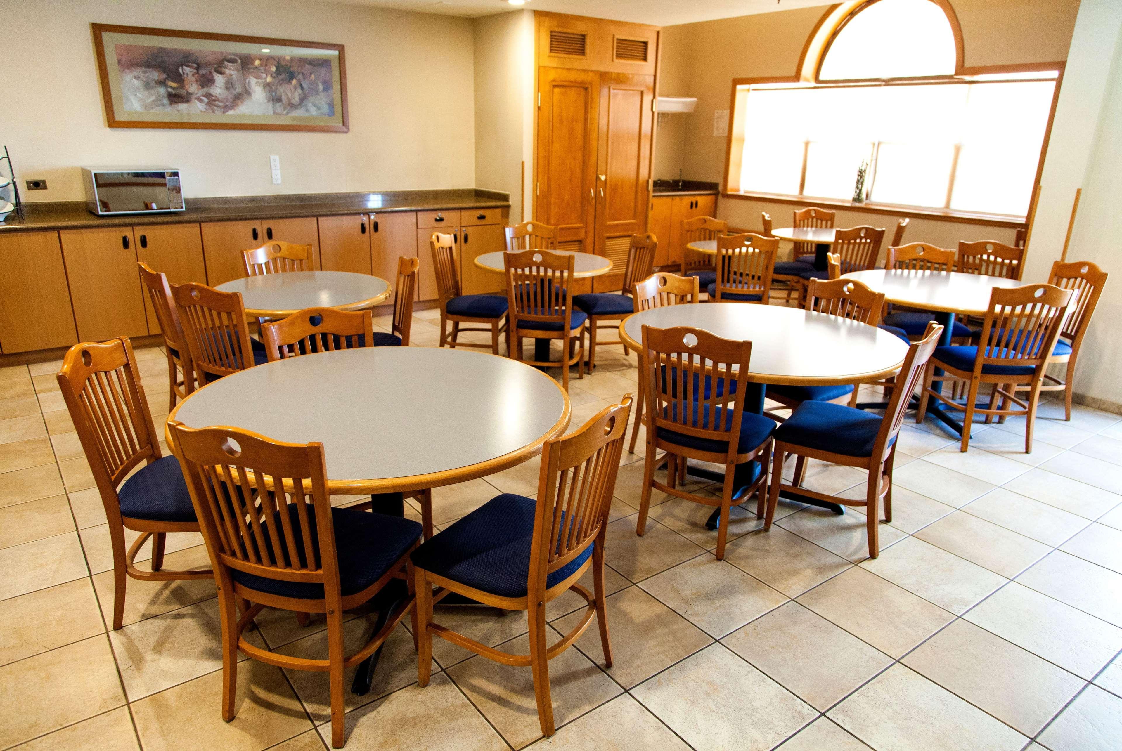 Microtel Inn & Suites By Wyndham Chihuahua Exterior photo