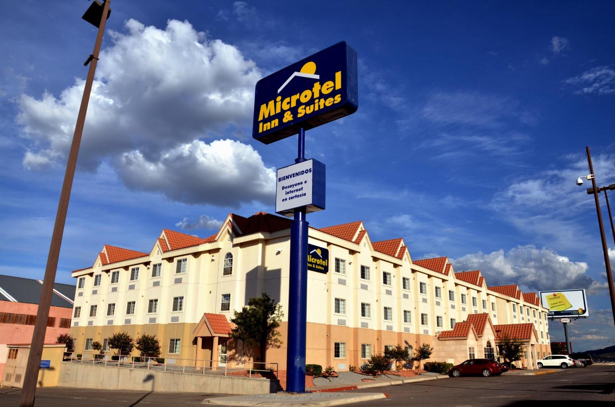 Microtel Inn & Suites By Wyndham Chihuahua Exterior photo